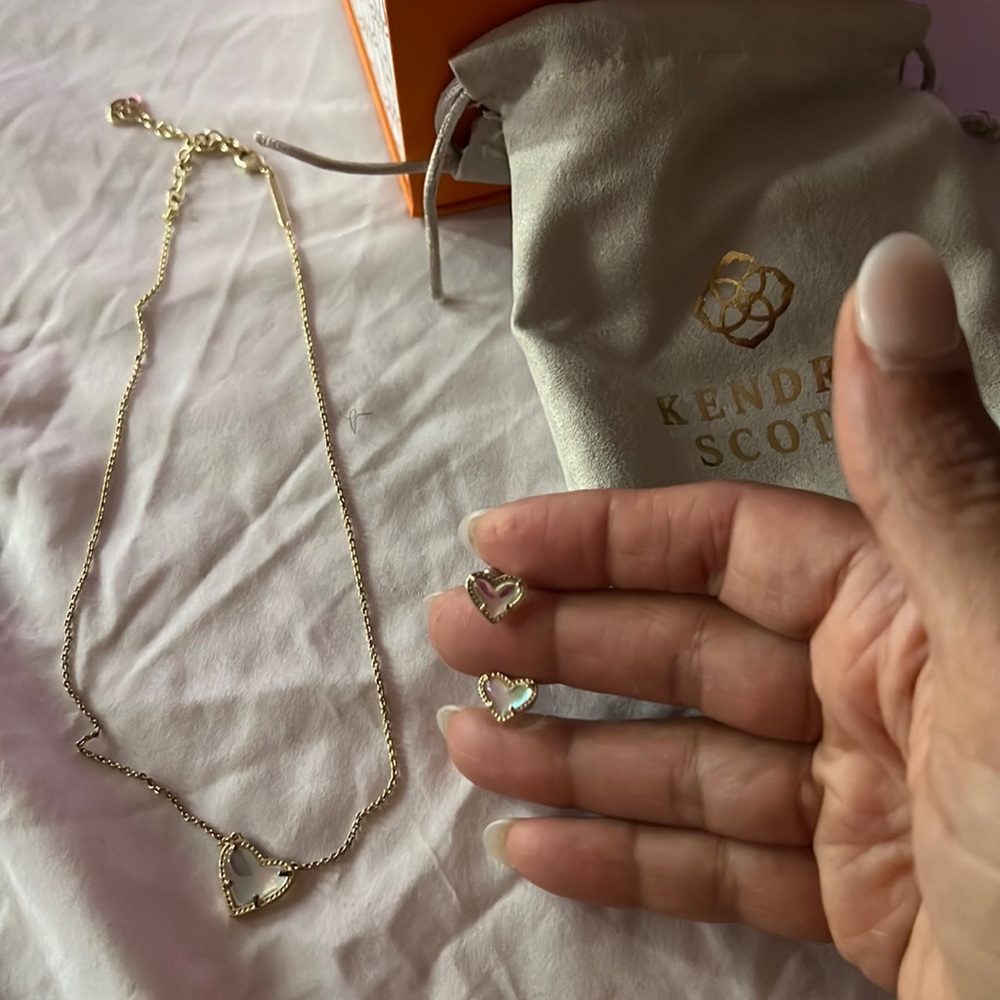 Kendra Scott necklace and earrings